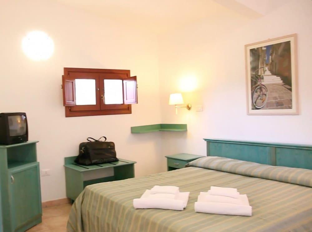 Hotel Mezzaluna Carloforte  Exterior foto